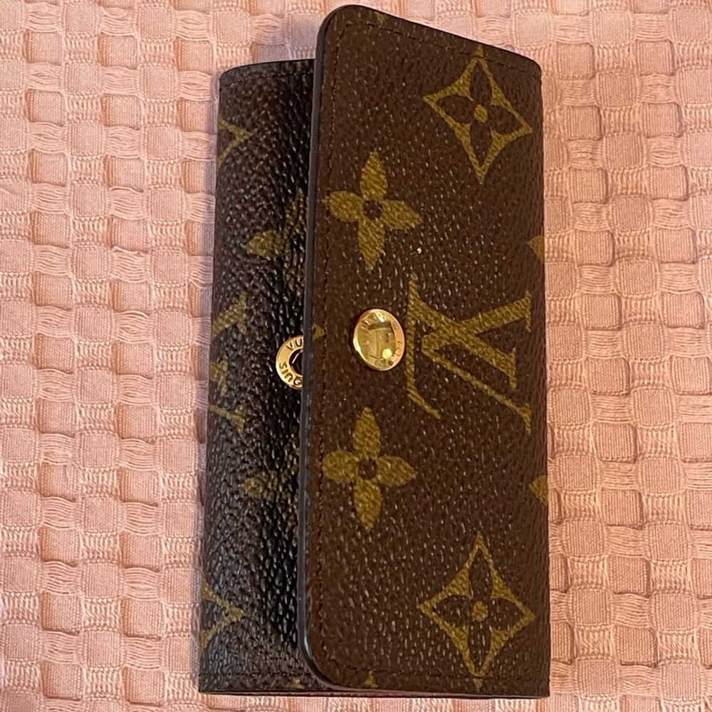 Louis Vuitton 4 ring key holder